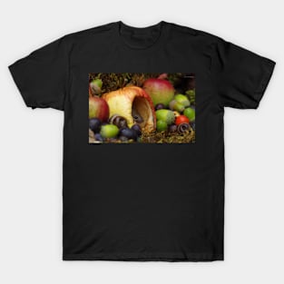 wild house mouse  in a apple T-Shirt